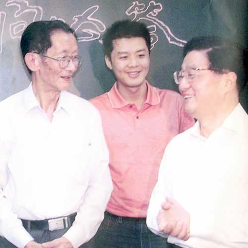 2005年9月9日中共中央政治局常委、國務院副總理黃菊接見公司負責人